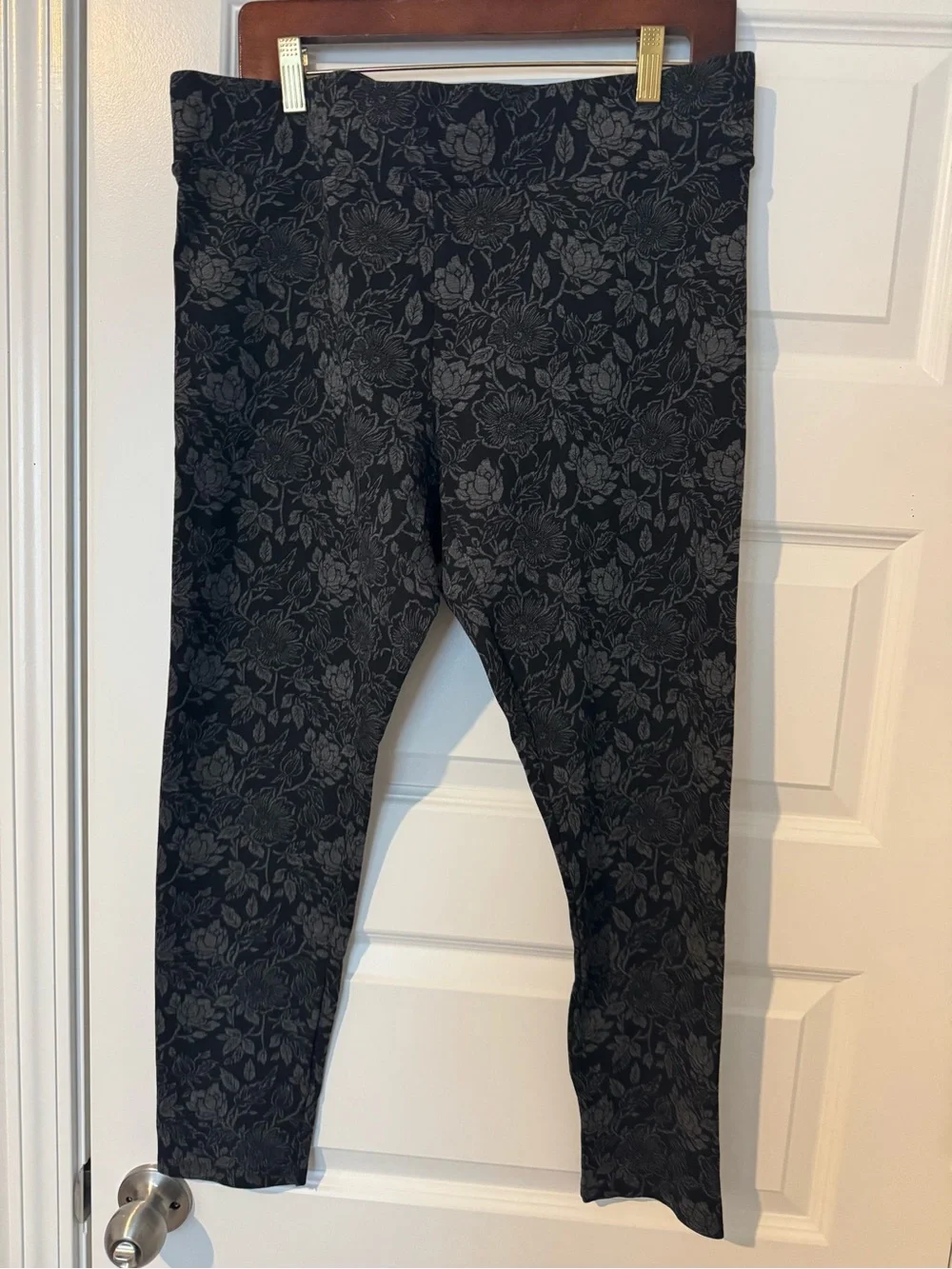 LOFT Black Floral-Print Leggings